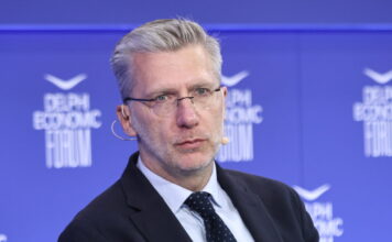 Επίθεση ΠΑΣΟΚ σε Σκέρτσο για τα πανεπιστήμια: «Κυβερνητικός ινστρούχτορας με φωτοβολίδες αντιπερισπασμού»