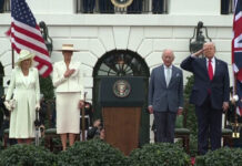 Τη μνήμη των θυμάτων της 11ης Σεπτεμβρίου τίμησαν βασιλιάς Κάρολος και Καμίλα