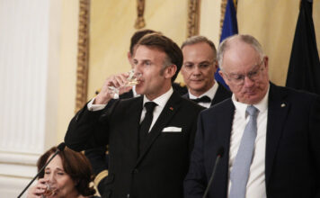 Δείπνο για τον Εμανουέλ Μακρόν στο Προεδρικό Μέγαρο: Ο Νίκος Αλιάγας, η Μπριζίτ και η κόρη του Κυριάκου Μητσοτάκη