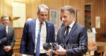 Το ελληνικό δώρο – έκπληξη του Μητσοτάκη στον Μακρόν