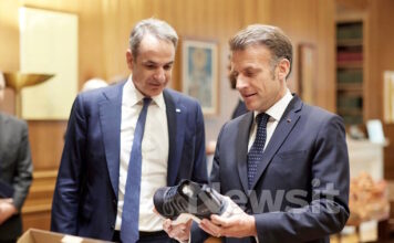 Το ελληνικό δώρο – έκπληξη του Μητσοτάκη στον Μακρόν