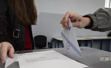 Δημοσκόπηση Metron Analysis: Στις 13,6 μονάδες η διαφορά ΝΔ και ΠΑΣΟΚ – Τα ποσοστά Τσίπρα και Καρυστιανού