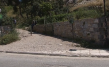 Φιλοπάππου: Χτύπησε με ρόπαλο δύο άνδρες γιατί του είχαν κάνει παρατήρηση – Αναζητείται ο δράστης