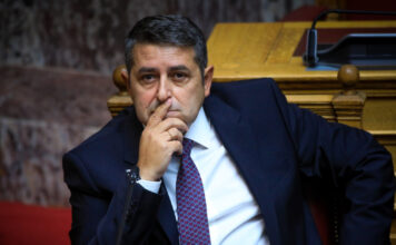 Γιώργος Μυλωνάκης: «Παραμένει διασωληνωμένος, σε σταθερή κατάσταση» – Το νέο ιατρικό ανακοινωθέν