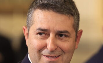 Γιώργος Μυλωνάκης: Παραμένει διασωληνωμένος για 5η ημέρα – Κρίσιμη αλλά σταθερή η κατάσταση της υγείας του