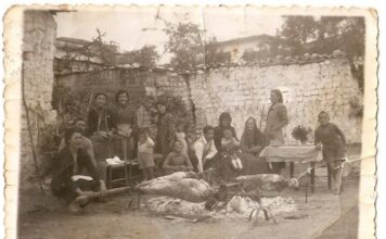 Πάσχα όπως παλιά: To Πάσχα των Ελλήνων μέσα από παλιές φωτογραφίες