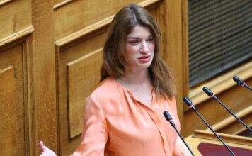 Κατερίνα Νοτοπούλου: «Έχασα την ακοή μου, βασίζομαι στη χειλεανάγνωση»