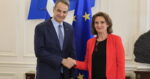 Μητσοτάκης σε αντιπρόεδρο Κομισιόν: «Η Ελλάδα πρωτοπόρος στις ΑΠΕ» – Στο επίκεντρο οι τιμές ενέργειας