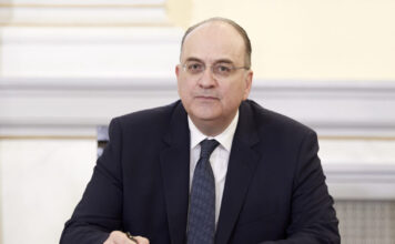 «Πόλεμος» Λαζαρίδη – ΠΑΣΟΚ για τα προσόντα του υφυπουργού: «Λειτουργείτε ως ουρά του Πολάκη και του Κασσελάκη», «Ο Μητσοτάκης οφείλει να τον αποπέμψει»