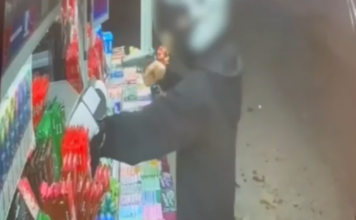 Δύο οπλισμένοι ανήλικοι λήστευαν περίπτερα και επιχειρήσεις – Συνελήφθησαν στον Άλιμο