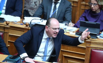 ΠΑΣΟΚ κατά Λαζαρίδη: «Προσωπικό ρουσφέτι του Μητσοτάκη, σε άλλη χώρα θα είχε αποπεμφθεί»