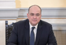 Παραίτηση Λαζαρίδη: «Σφυροκόπημα» της αντιπολίτευσης στην κυβέρνηση – «Είναι σαφές ότι έπρεπε να παρέμβει η Μπακογιάννη»