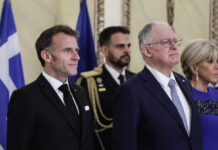 Μακρόν στην Αθήνα: Το «Ελλάς, Γαλλία, συμμαχία» στα ελληνικά, η πρόποση Τασούλα και το δείπνο – «Μην ξεχάσετε ποτέ πως οι Γάλλοι σας αγαπούν»
