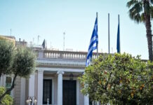 Κυβέρνηση σε ΠΑΣΟΚ: Δεν ευθυνόμαστε που ο κύριος Ανδρουλάκης πήγε στη Βαρκελώνη για σέλφι και βιντεάκι στα social media χωρίς να κάνει ομιλία