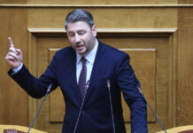 Ανδρουλάκης κατά κυβέρνησης για τις υποκλοπές: Κάνετε τις κότες – Παπασταύρου: Επενδύετε σε μια υπερχειλίζουσα τοξικότητα
