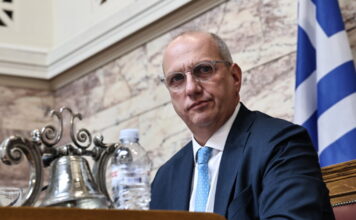 Γιάννης Οικονόμου: «Δεν ακυρώνουμε το “επιτελικό κράτος”, καταθέτουμε προβληματισμό»