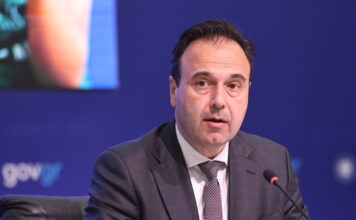 Δημήτρης Παπαστεργίου: Υψηλά πρόστιμα στις πλατφόρμες που δεν θα συμμορφωθούν με το μπλόκο στα social media για ανηλίκους