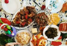 Πυρετώδεις προετοιμασίες για τη μαγειρίτσα και τον οβελία