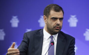 ΠΑΣΟΚ κατά Μαρινάκη: «Μετρ της παραπλάνησης και της προπαγάνδας»
