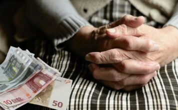 Συνταξιούχοι συνεχίζουν να εργάζονται για να καλύψουν λογαριασμούς και υποχρεώσεις