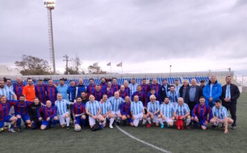 Βουλευτές στο γήπεδο της Σαντορίνης για καλό σκοπό – Από τα έδρανα στη σέντρα