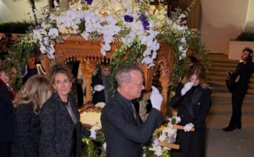 Τομ Χανκς: Κράτησε τον Επιτάφιο σε εκκλησία στο Λος Άντζελες! (φωτό)