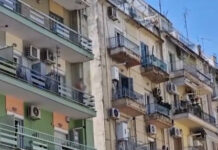 Θεσσαλονίκη: Φοιτητής σε κατάσταση αμόκ πετούσε πράγματα από το μπαλκόνι & ζητούσε ψυχολόγο