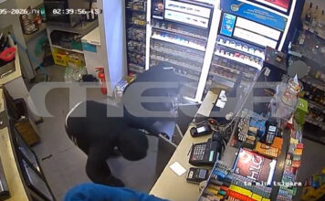 Θεσσαλονίκη: Η στιγμή της ληστείας σε κατάστημα ψιλικών – MEGA ντοκουμέντο