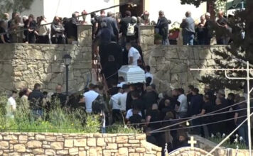 Κρήτη: Θρήνος στην κηδεία του 20χρονου Νικήτα που βρήκε τον θάνατο από το χέρι του πατέρα του φίλου του