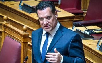Άδωνις Γεωργιάδης: Απαντά σε πολιτευτή του ΠΑΣΟΚ για την αναμονή στο Αττικόν και τα ράντζα – «Αφήνουμε τους λαϊκιστές να εξευτελίζονται»