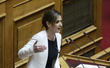 Αδιαθεσία αισθάνθηκε η Ειρήνη Αγαπηδάκη στη Βουλή