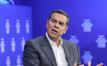 Ο Αλέξης Τσίπρας έκανε τα μουσικά αποκαλυπτήρια του νέου κόμματός του