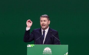 ΠΑΣΟΚ: Σαρωτικές αλλαγές στο Σύνταγμα προτείνει ο Ανδρουλάκης – Τα 21 άρθρα που μπαίνουν στο τραπέζι