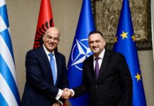 Δένδιας από Τίρανα: Άμεση σύγκληση της Επιτροπής για τα Στρατιωτικά Κοιμητήρια