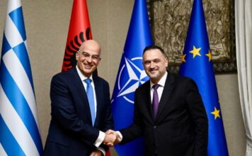 Δένδιας από Τίρανα: Άμεση σύγκληση της Επιτροπής για τα Στρατιωτικά Κοιμητήρια