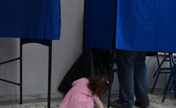 Δημοσκόπηση Real Polls: Στο 27,5% η ΝΔ, στο 16,1% ο Τσίπρας, στο 13,1% η Καρυστιανού και μονοψήφιο για το ΠΑΣΟΚ