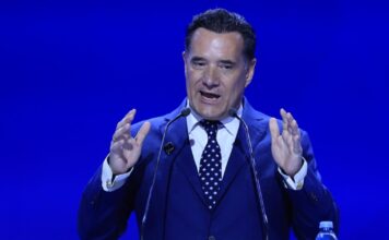 Άδωνις Γεωργιάδης από το Συνέδριο της ΝΔ: «Το δίλημμα είναι “Μητσοτάκης ή η Ελλάδα να γυρίσει πίσω στην παρακμή”»
