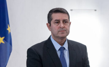 Γιώργος Μυλωνάκης: Έχει πολύ καλή επικοινωνία με το περιβάλλον μετά από 26 ημέρες στη ΜΕΘ