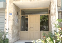 Αθήνα: Έφοδος σε παράνομο γηροκομείο – Τέσσερις ηλικιωμένες ζούσαν σε άθλιες συνθήκες