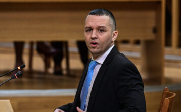 Ο Ηλίας Κασιδιάρης προαναγγέλλει νέο κόμμα μετά την αποφυλάκισή του