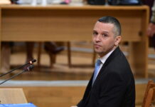 Ο Ηλίας Κασιδιάρης ξεκαθαρίζει ότι στις επόμενες εκλογές θα συμμετάσχει σε νέο κόμμα, χωρίς να είναι επικεφαλής του