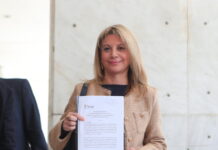 Στον Άρειο Πάγο η Μαρία Καρυστιανού: Κατέθεσε την ιδρυτική διακήρυξη και 650 υπογραφές για το κόμμα της