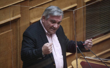 ΠΑΣΟΚ: Επιθέσεις κατά ΝΔ, απαντήσεις σε ΣΥΡΙΖΑ και «ρήγμα» με Καστανίδη