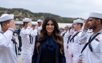 Η Κίμπερλι Γκιλφόιλ «ανέβασε» φωτογραφίες από την επίσκεψη στη ναυτική βάση της Σούδας