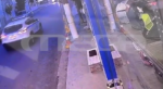 Σαλαμίνα: Περιπολικό παρέσυρε 12χρονη έξω από σχολείο – Σύλληψη & ΕΔΕ για τον αστυνομικό