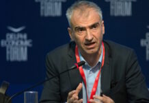 Νίκος Μαραντζίδης: «Από σκαιός αντικομμουνιστής αναβαθμίστηκα σε Τζέιμς Μποντ» – Η απάντηση στο δημοσίευμα ότι είναι πράκτορας των Βρετανών
