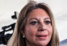 Η Μαρία Καρυστιανού προαναγγέλλει κόμμα μέσα στον Μάιο και καταγγέλλει προσπάθειες εξαγοράς