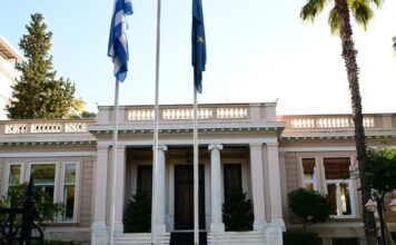 Νέα κόντρα κυβέρνησης – ΠΑΣΟΚ για ΟΠΕΚΕΠΕ και υποκλοπές: «Διαστρέβλωση της πραγματικότητας», «Η παρακμή και ο λαϊκισμός έχουν και όρια»