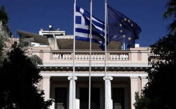 Κυβερνητικές πηγές: Το ίδιο αμετανόητος και απαράλλαχτος ο Τσίπρας
