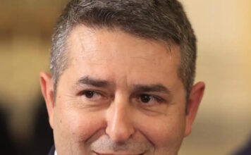 Γιώργος Μυλωνάκης: Σημάδια βελτίωσης της υγείας του – Το νεύμα του στον Κυριάκο Μητσοτάκη